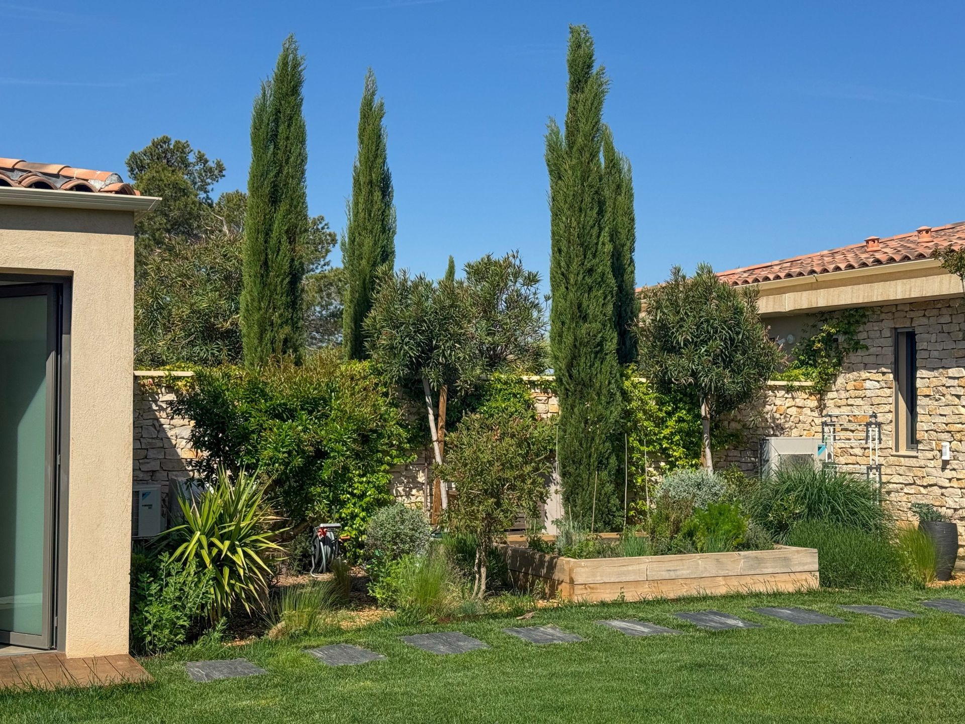 luxury house 6 Rooms for sale on AIX EN PROVENCE (13100)