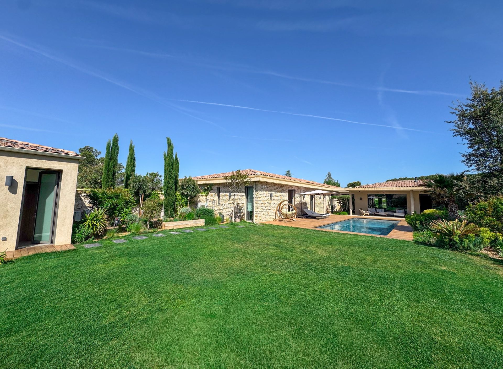 luxury house 6 Rooms for sale on AIX EN PROVENCE (13100)
