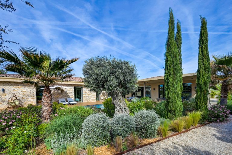 luxury house 6 Rooms for sale on AIX EN PROVENCE (13100)