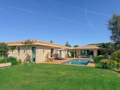 Sale Luxury house Aix-en-Provence 6&nbsp;Rooms 225&nbsp;m²