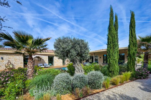 Sale Luxury house Aix-en-Provence 6&nbsp;Rooms 225&nbsp;m²