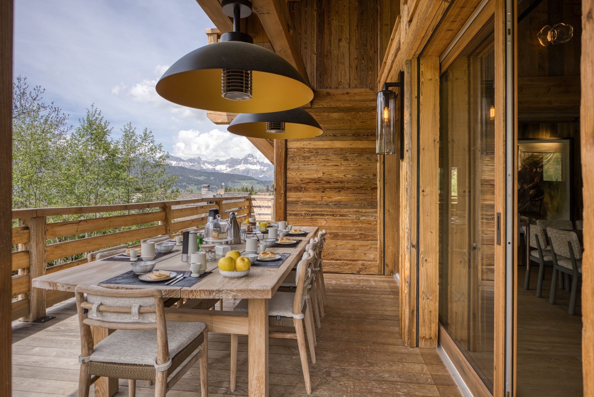 luxury chalet 11 Rooms for seasonal rent on MEGEVE (74120)