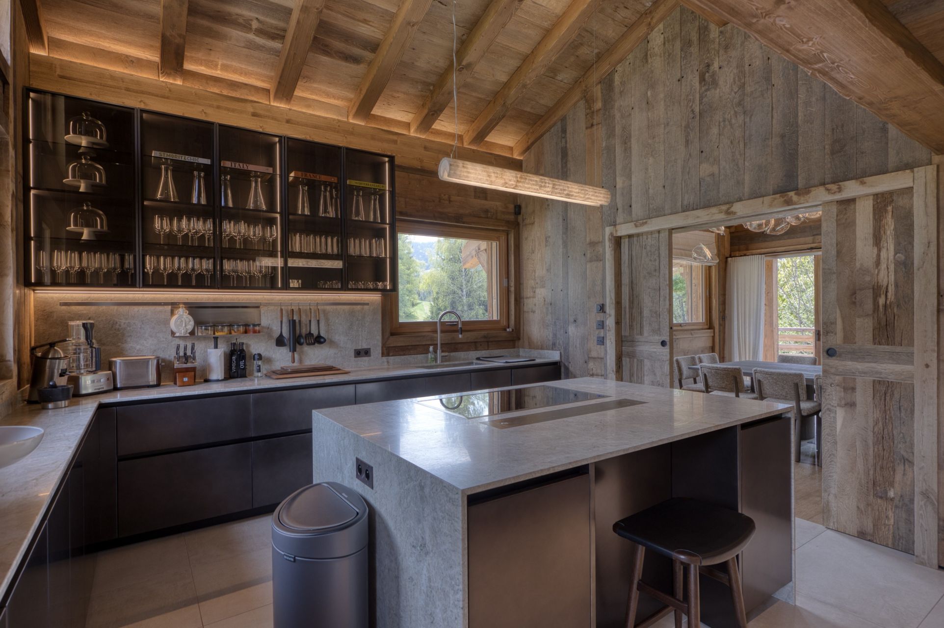 luxury chalet 11 Rooms for seasonal rent on MEGEVE (74120)