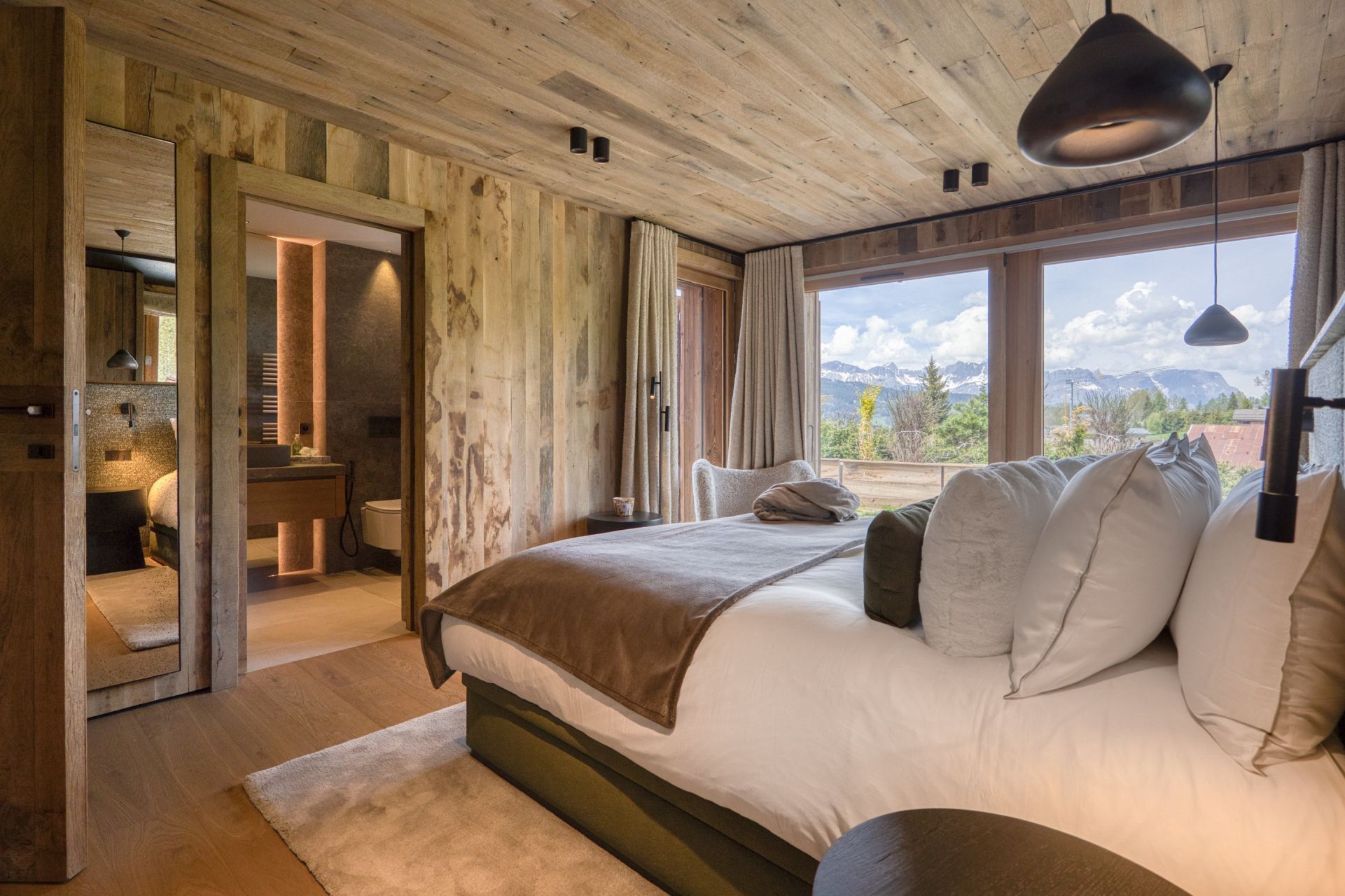 luxury chalet 11 Rooms for seasonal rent on MEGEVE (74120)