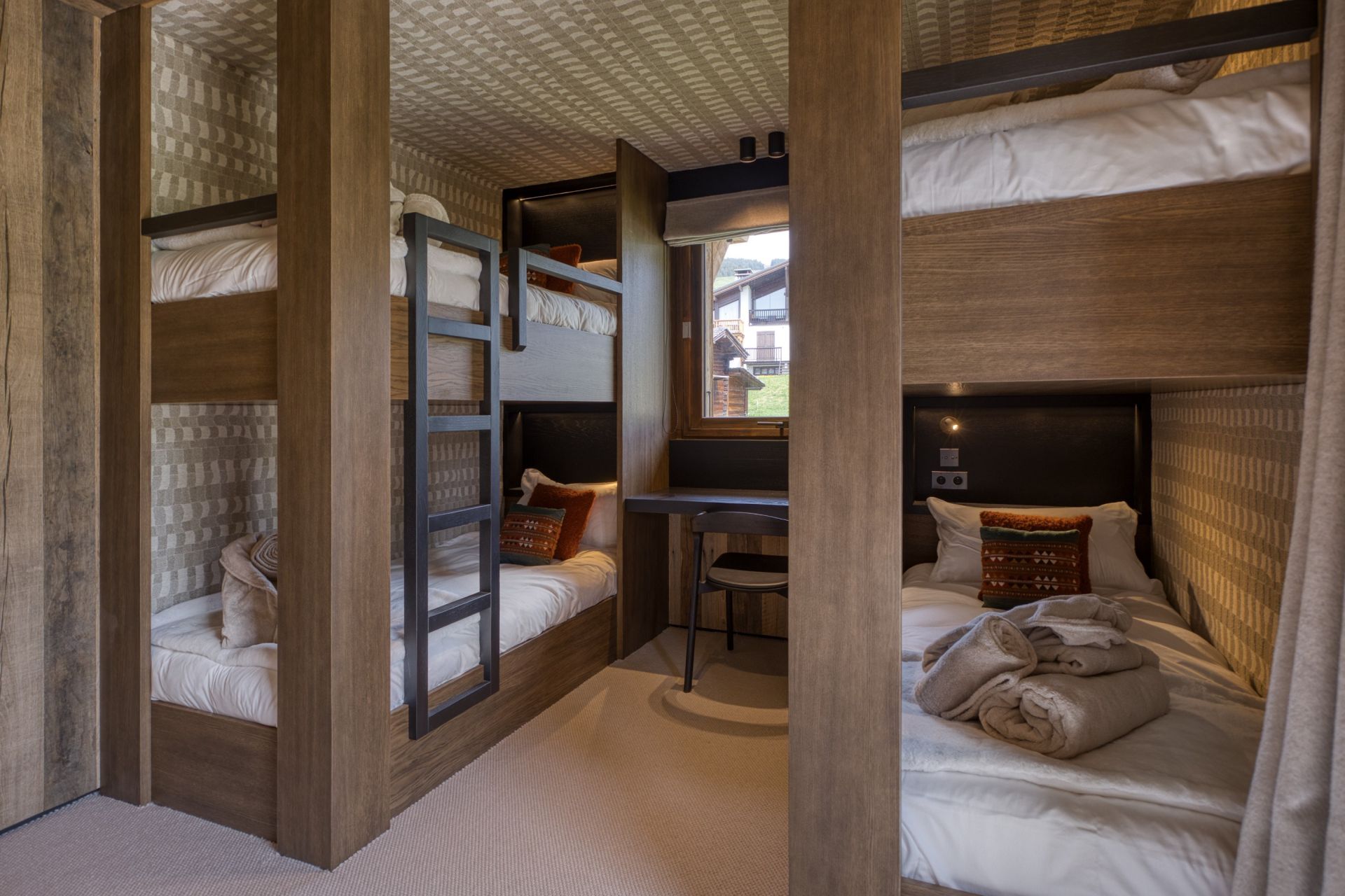 luxury chalet 11 Rooms for seasonal rent on MEGEVE (74120)