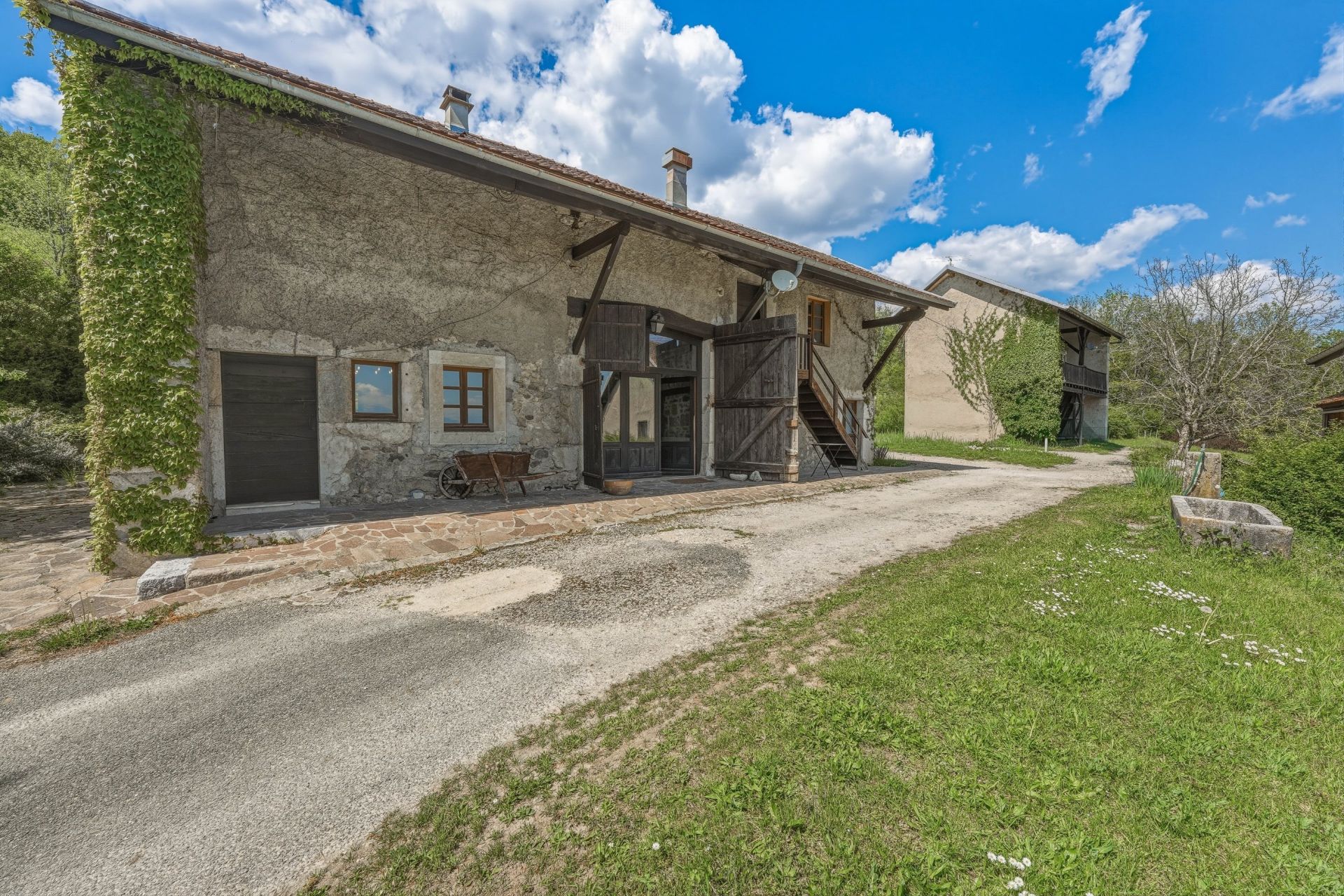 farm complex 8 Rooms for sale on SERGY (01630)