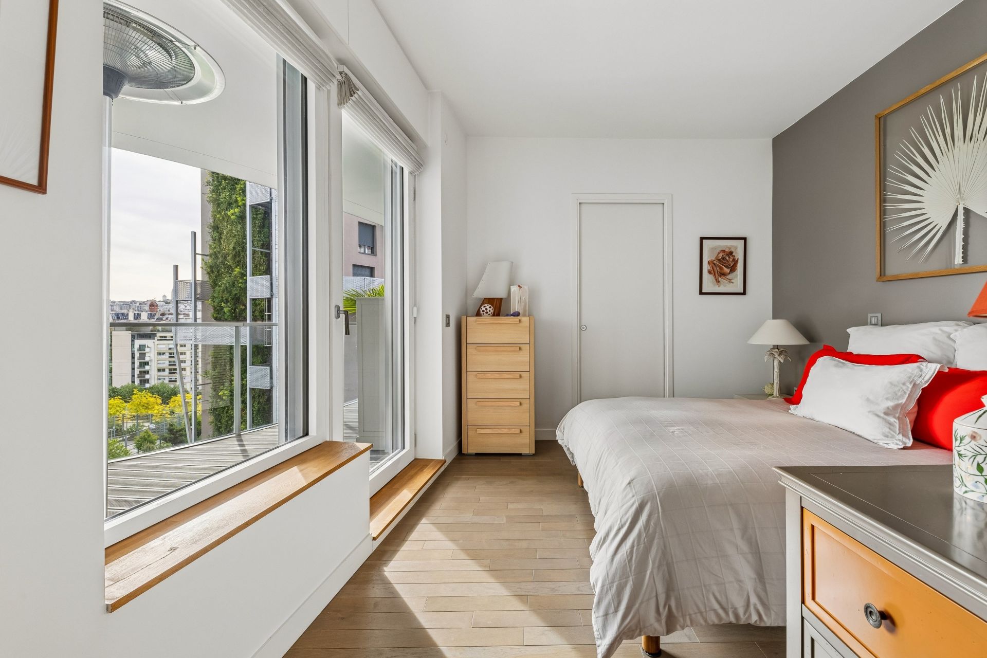 luxury apartment 2 Rooms for sale on PARIS (75017)