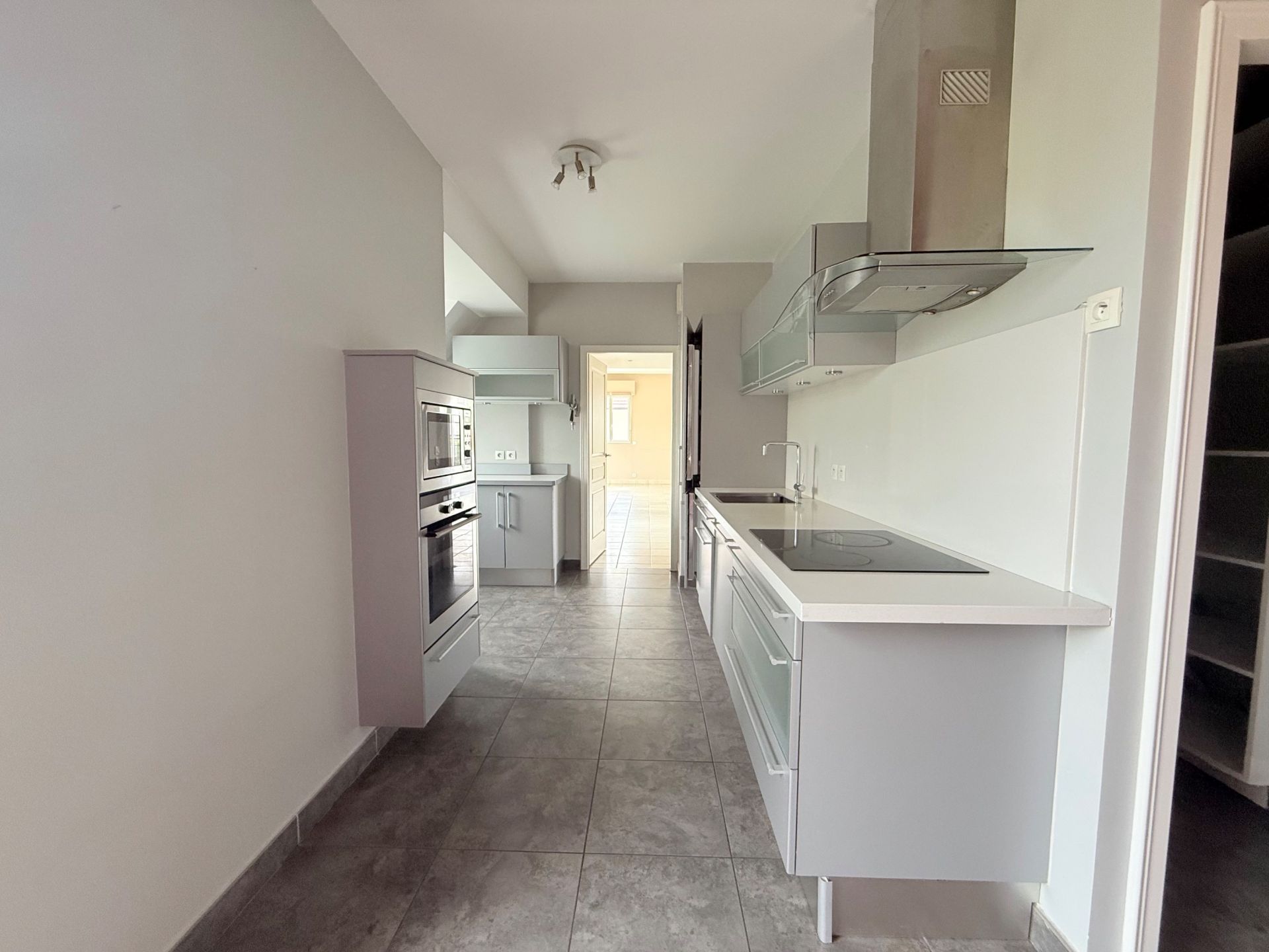 luxury apartment 6 Rooms for sale on MARCQ EN BAROEUL (59700)