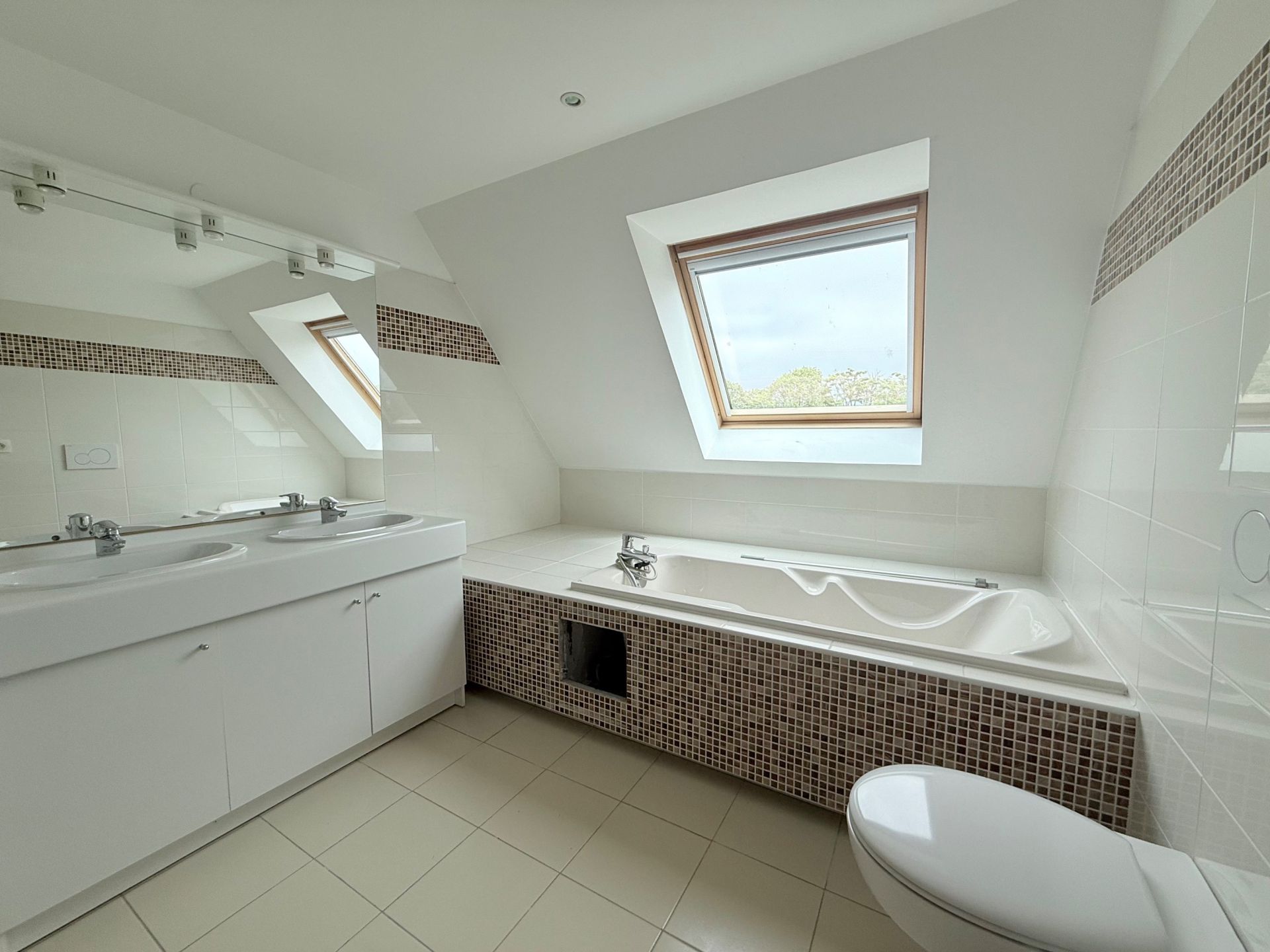 luxury apartment 6 Rooms for sale on MARCQ EN BAROEUL (59700)