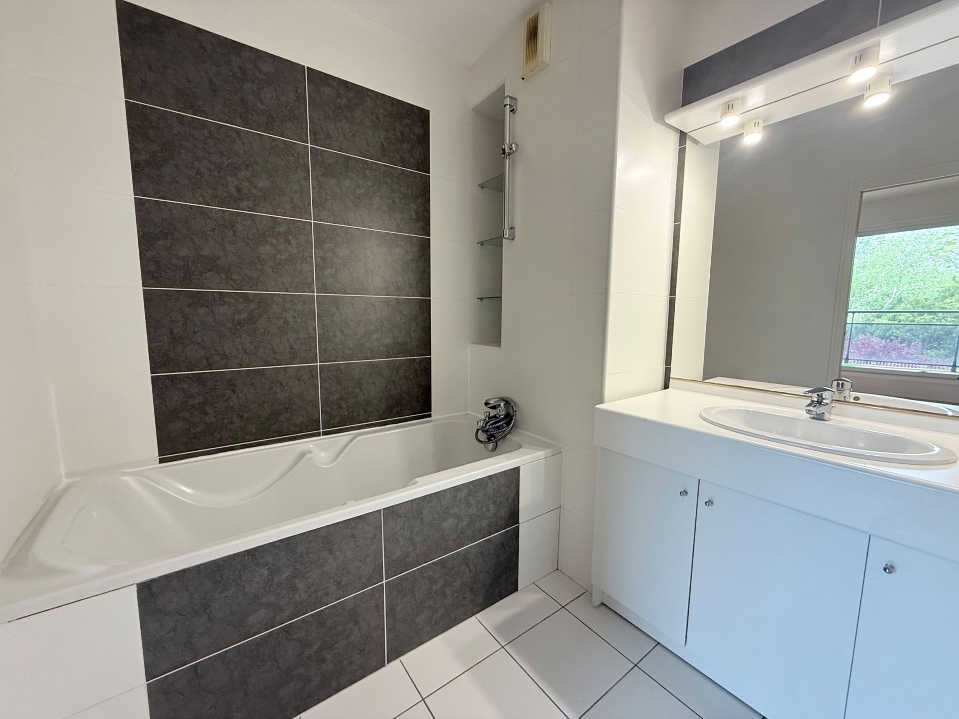 luxury apartment 6 Rooms for sale on MARCQ EN BAROEUL (59700)