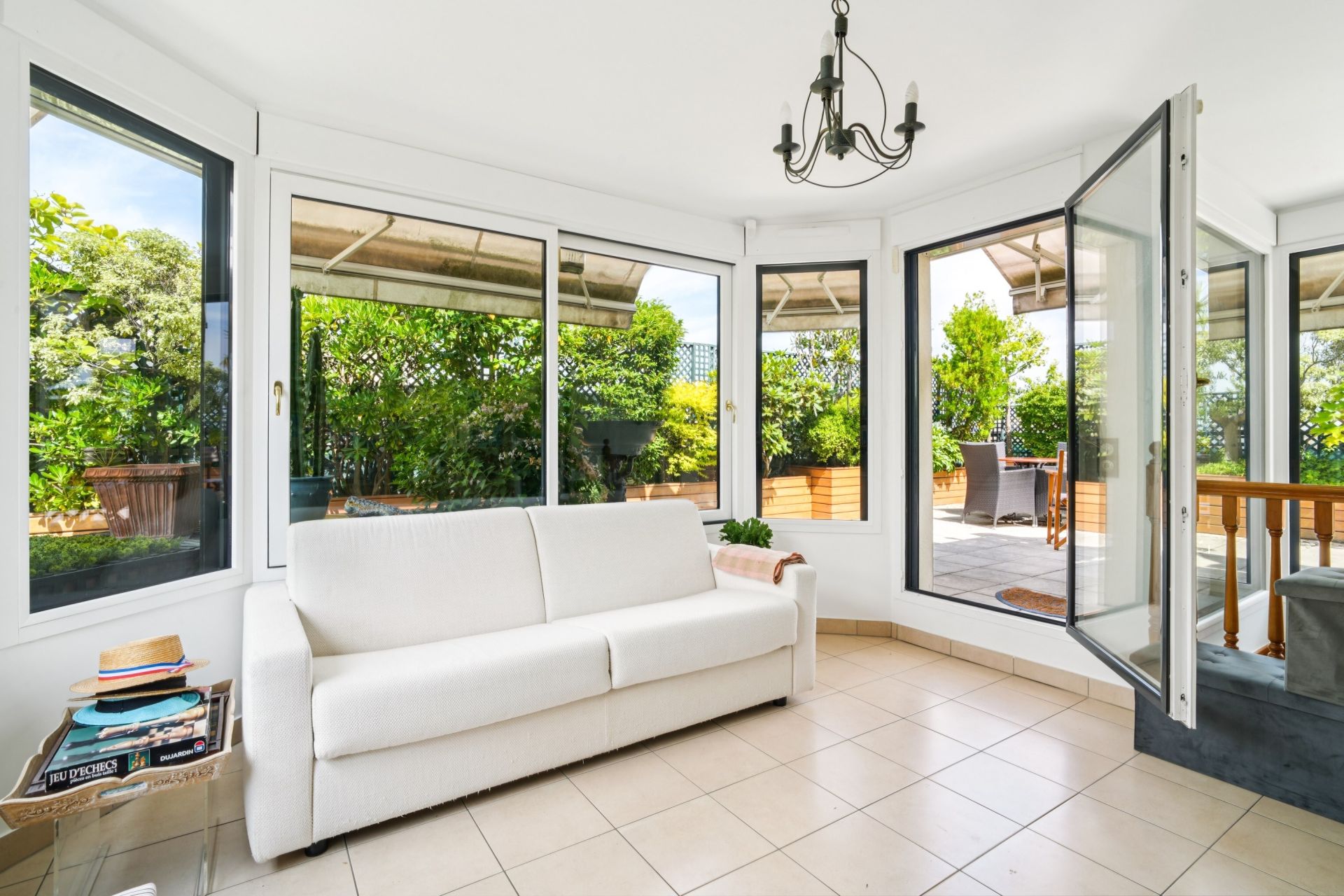 luxury apartment 5 Rooms for sale on NEUILLY SUR SEINE (92200)