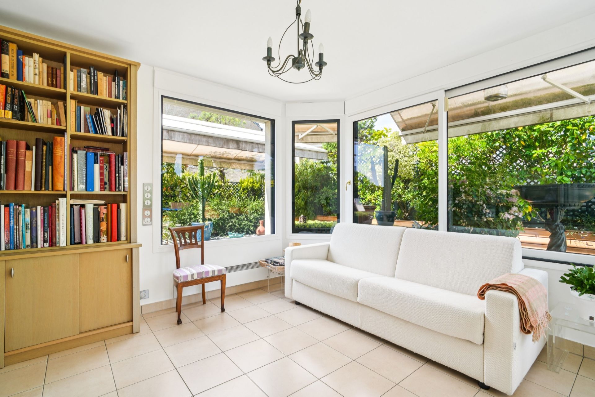 luxury apartment 5 Rooms for sale on NEUILLY SUR SEINE (92200)