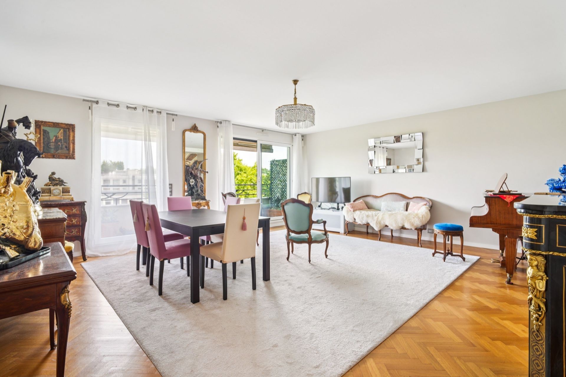 luxury apartment 5 Rooms for sale on NEUILLY SUR SEINE (92200)