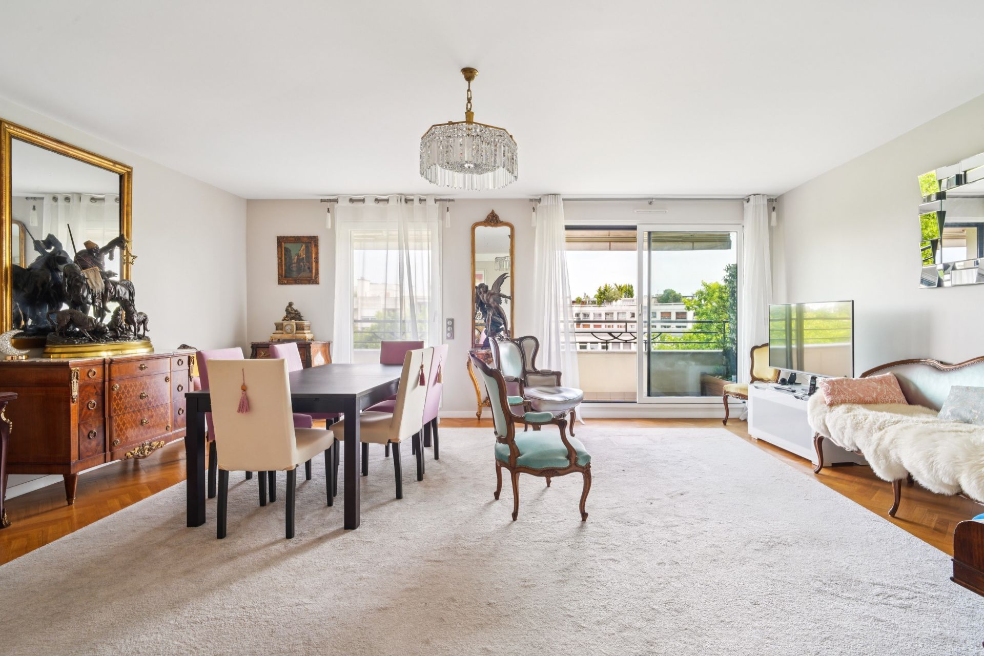 luxury apartment 5 Rooms for sale on NEUILLY SUR SEINE (92200)