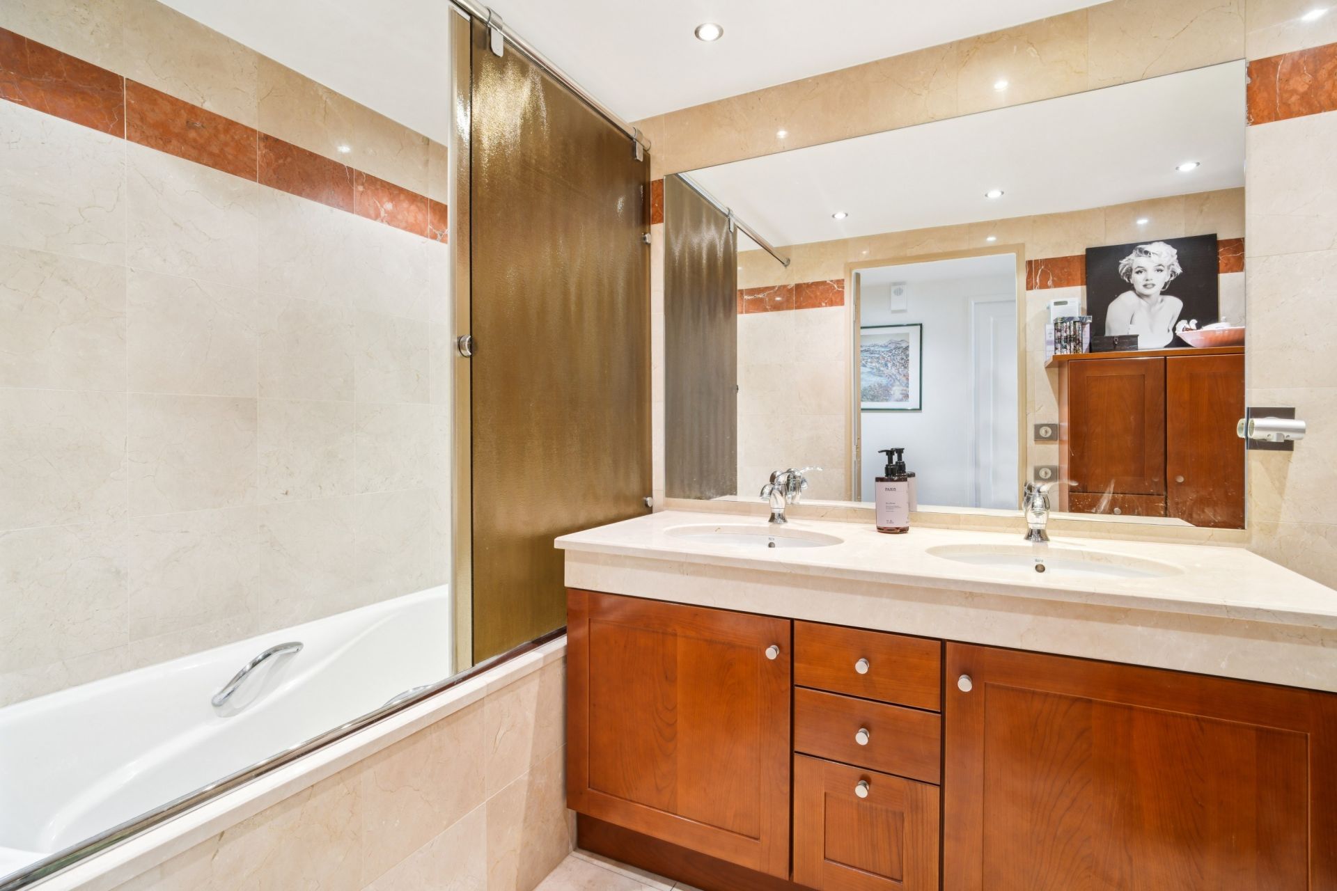luxury apartment 5 Rooms for sale on NEUILLY SUR SEINE (92200)