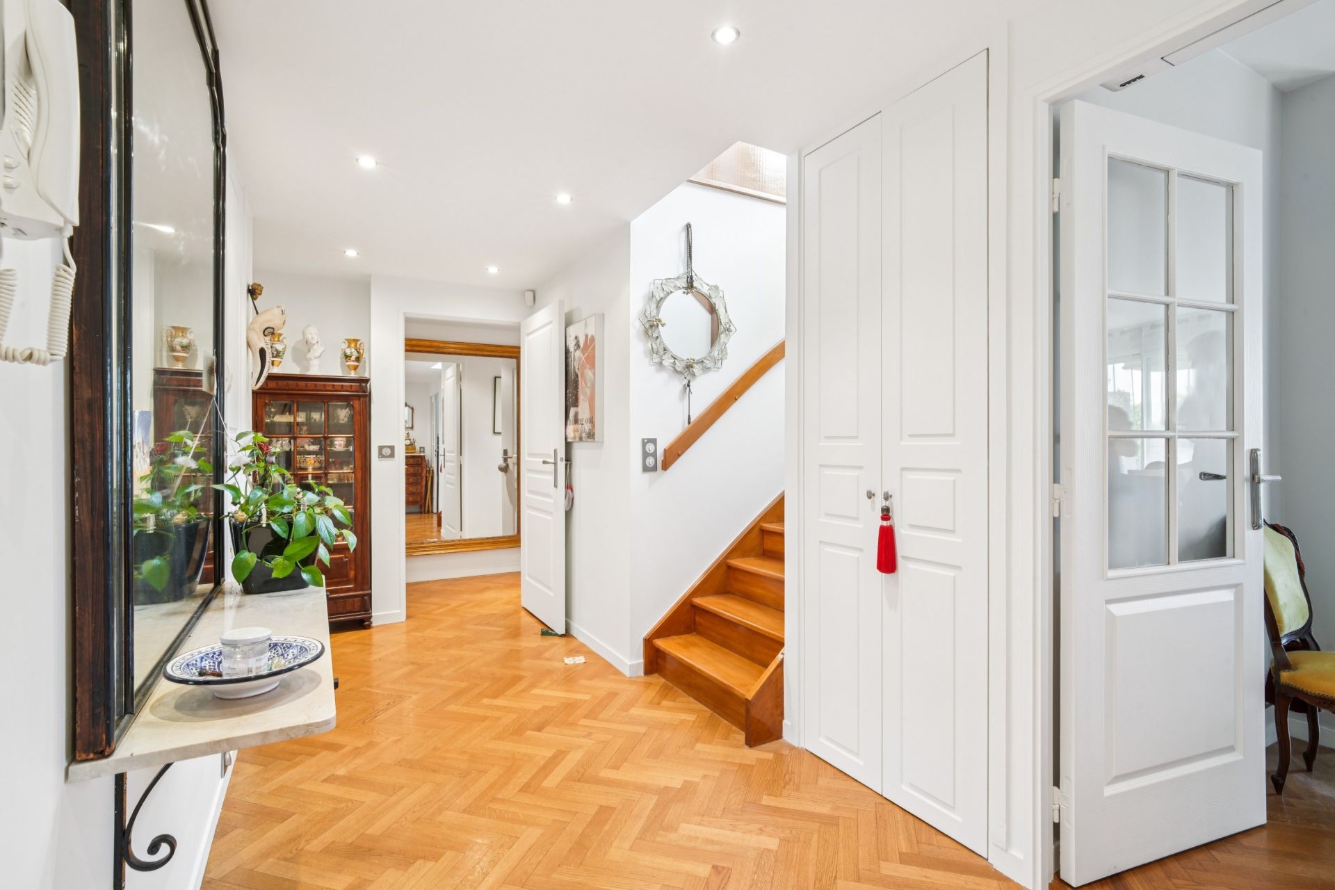 luxury apartment 5 Rooms for sale on NEUILLY SUR SEINE (92200)