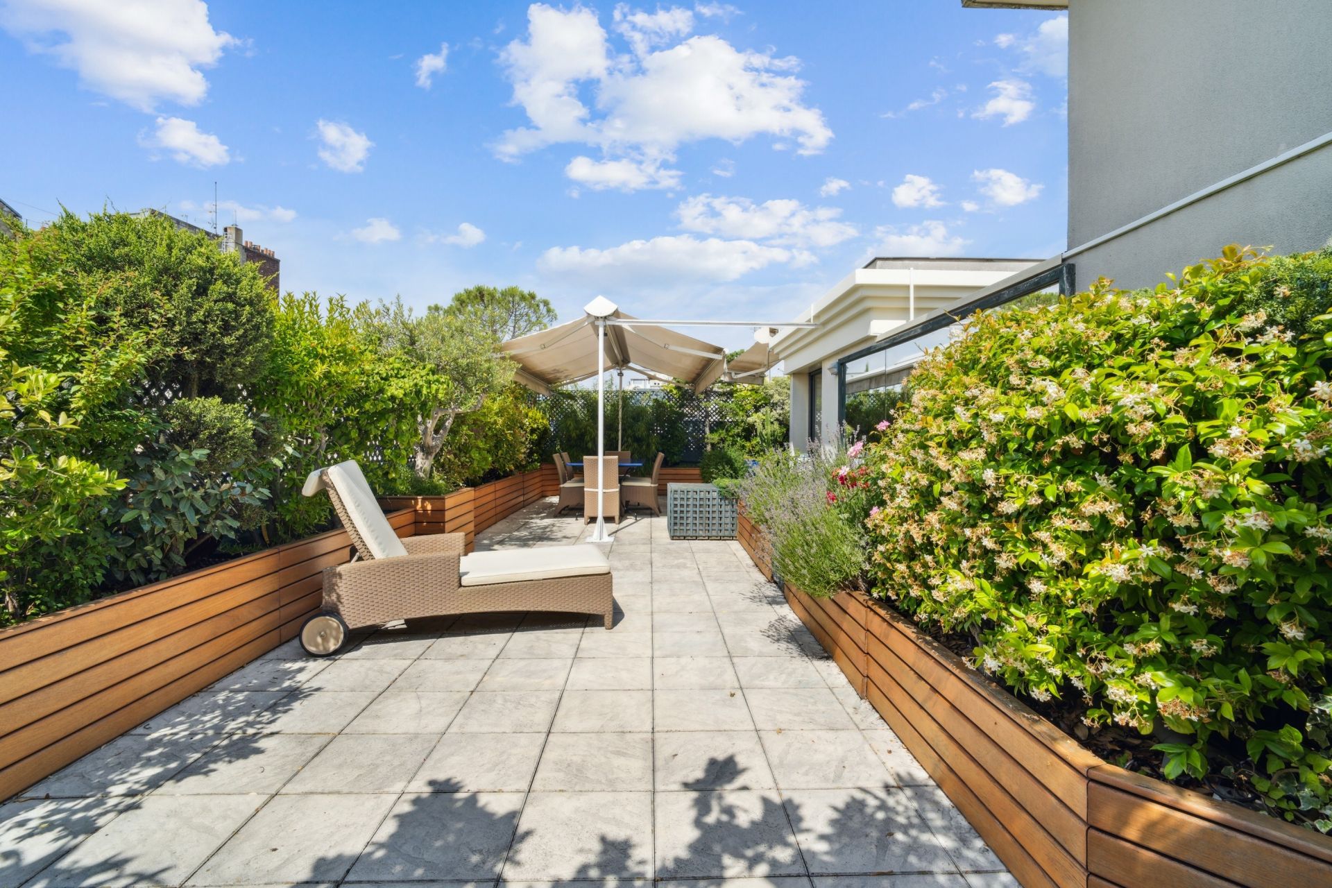 luxury apartment 5 Rooms for sale on NEUILLY SUR SEINE (92200)