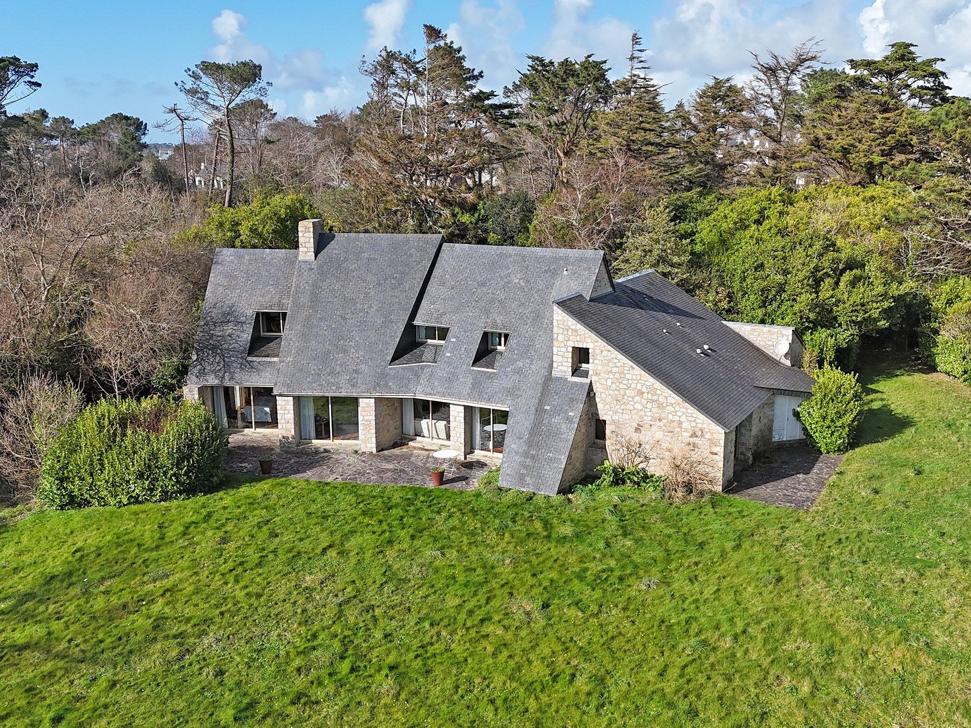 luxury house 12 Rooms for sale on CROZON (29160)