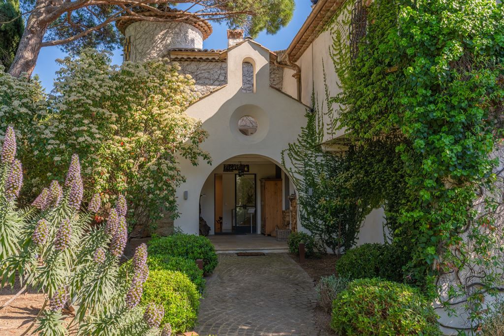 villa de luxe 14 Pièces en vente sur PLASCASSIER (06130)