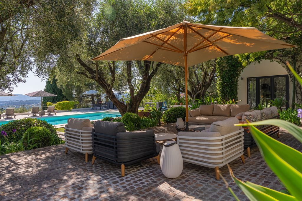 villa de luxe 14 Pièces en vente sur PLASCASSIER (06130)