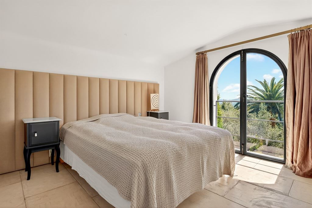 villa de luxe 14 Pièces en vente sur PLASCASSIER (06130)