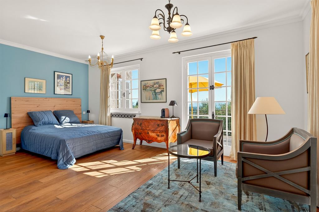villa de luxe 14 Pièces en vente sur PLASCASSIER (06130)