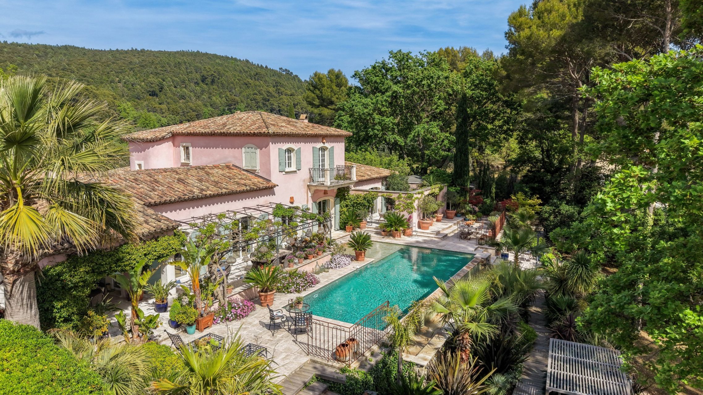 luxury provencale house 7 Rooms for sale on DRAGUIGNAN (83300)