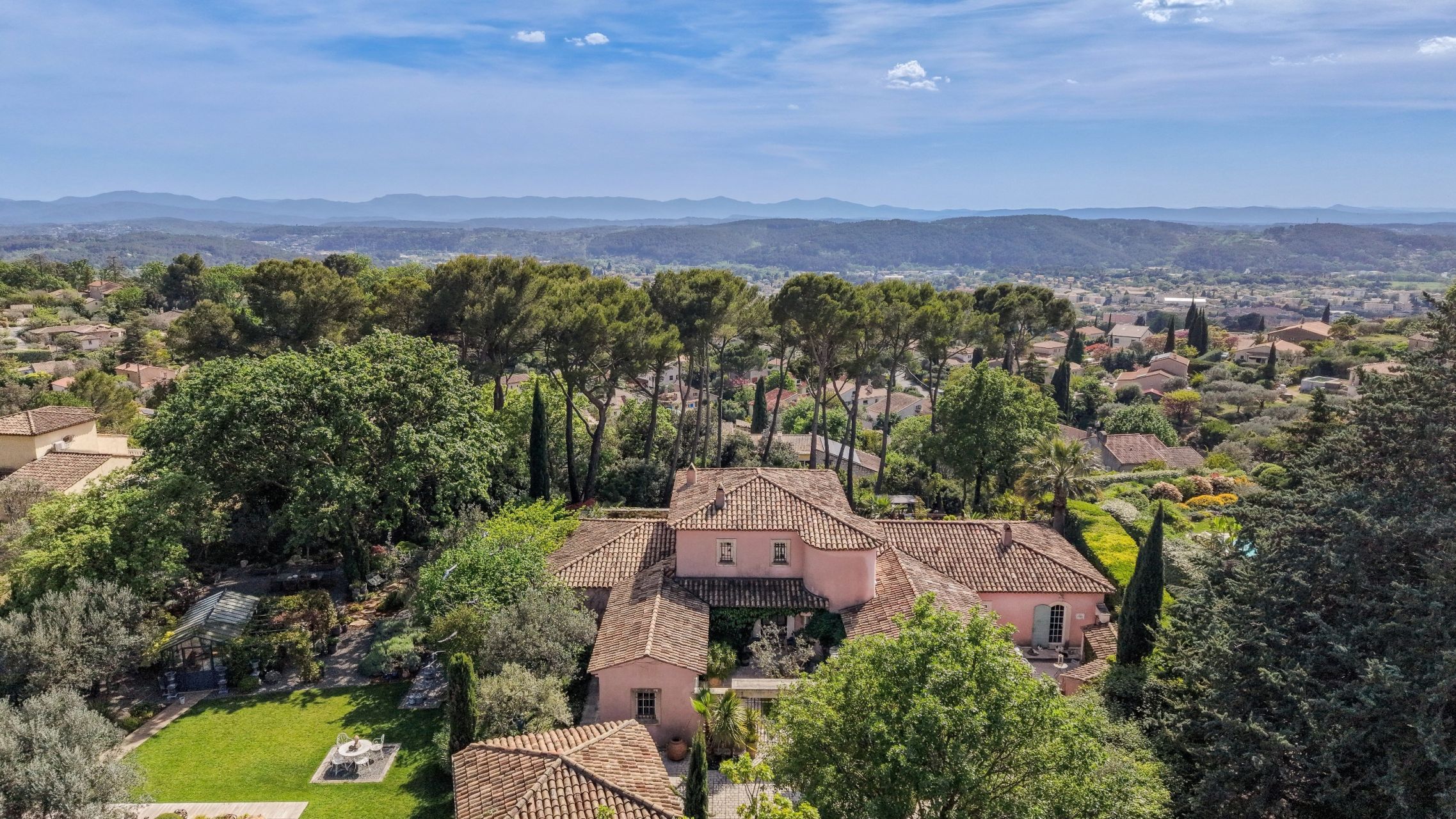 luxury provencale house 7 Rooms for sale on DRAGUIGNAN (83300)
