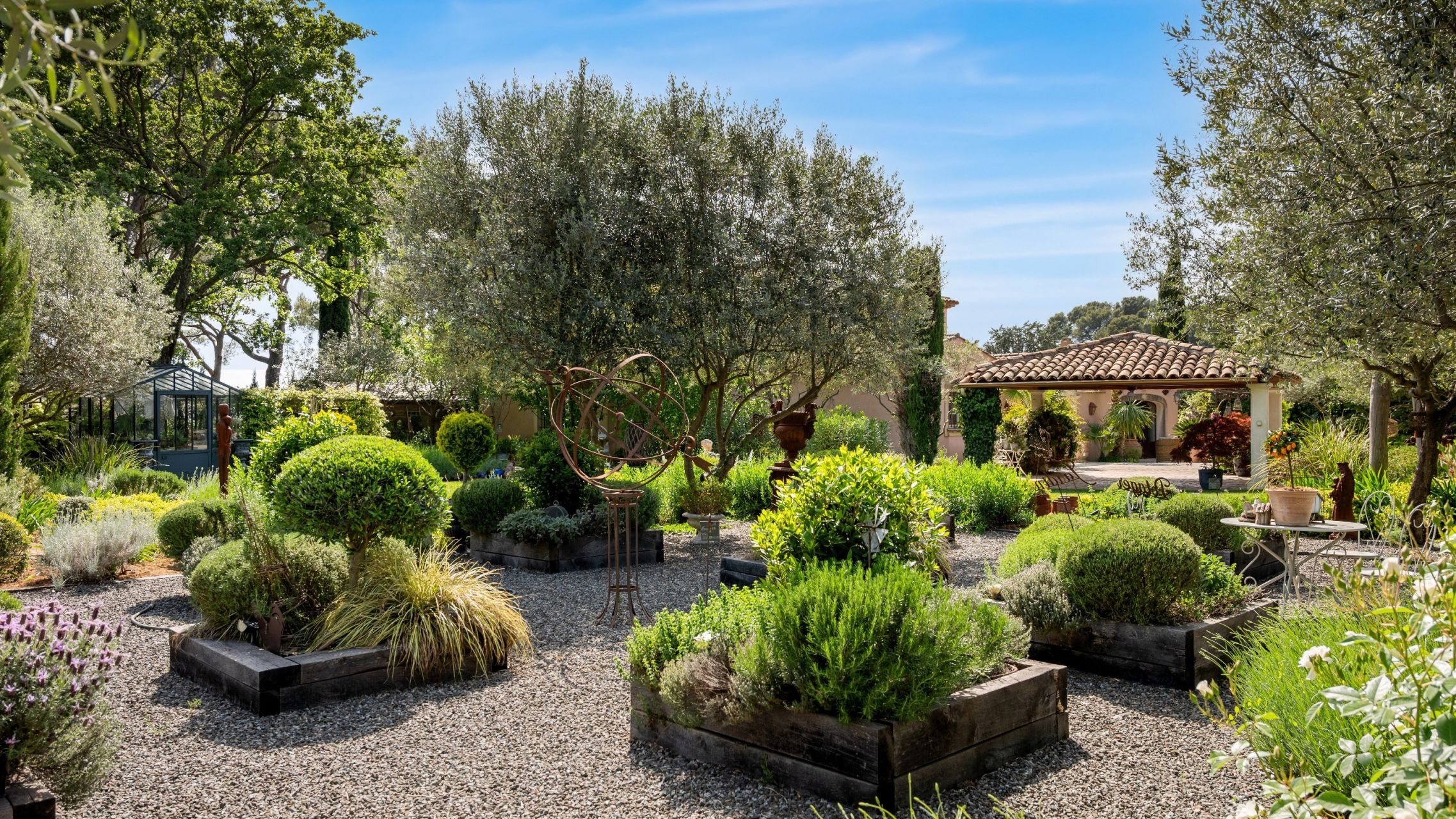 luxury provencale house 7 Rooms for sale on DRAGUIGNAN (83300)