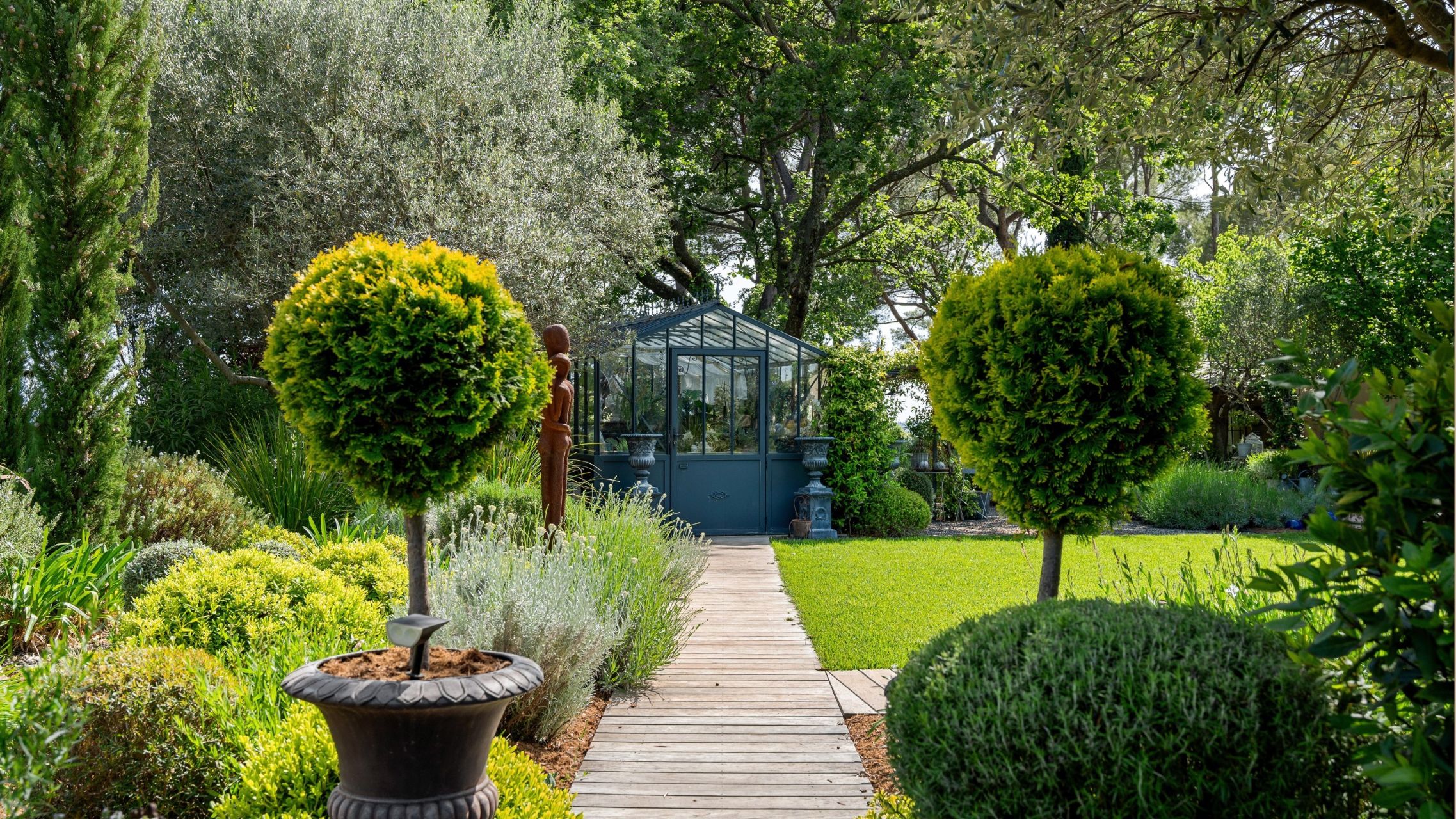luxury provencale house 7 Rooms for sale on DRAGUIGNAN (83300)
