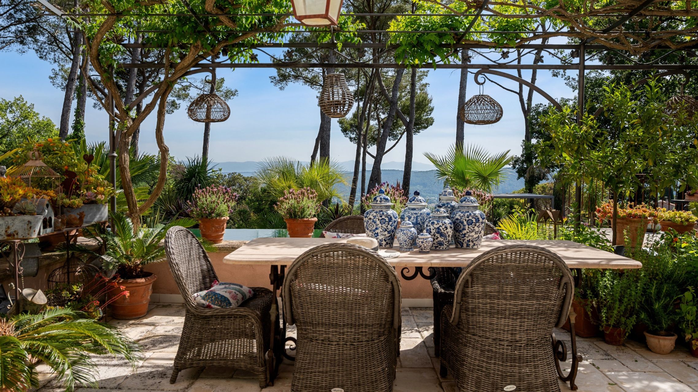 luxury provencale house 7 Rooms for sale on DRAGUIGNAN (83300)