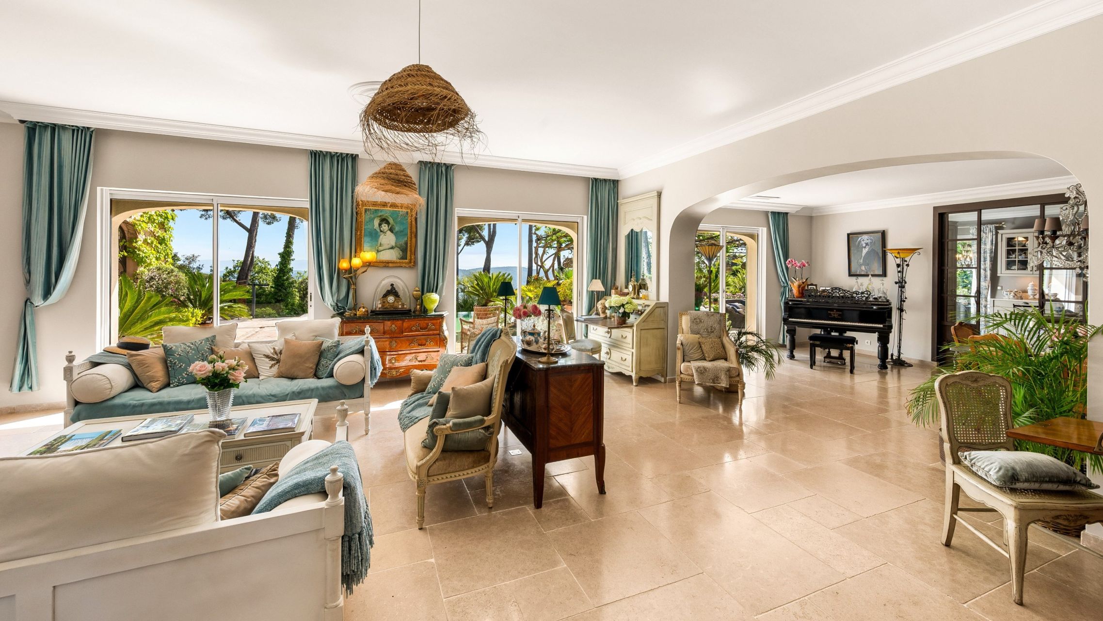 luxury provencale house 7 Rooms for sale on DRAGUIGNAN (83300)