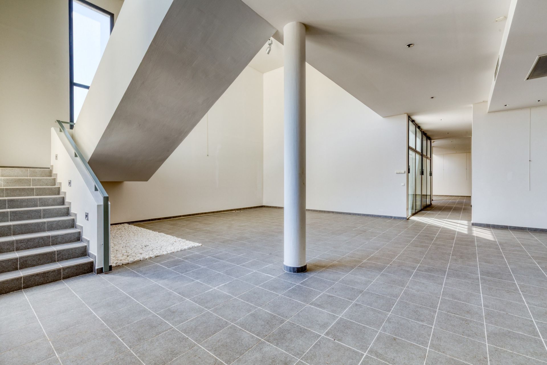 luxury property 4 Rooms for sale on CALLIAN (83440)