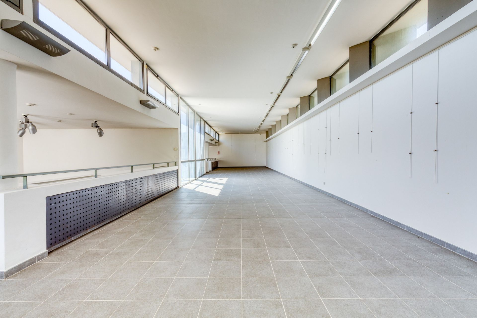 luxury property 4 Rooms for sale on CALLIAN (83440)