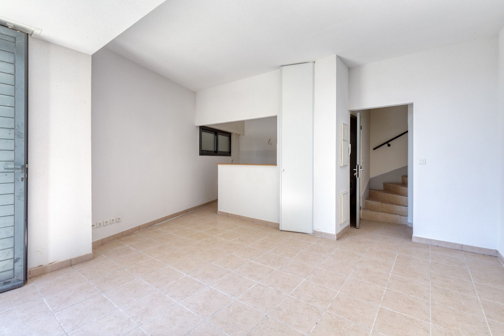 luxury property 4 Rooms for sale on CALLIAN (83440)