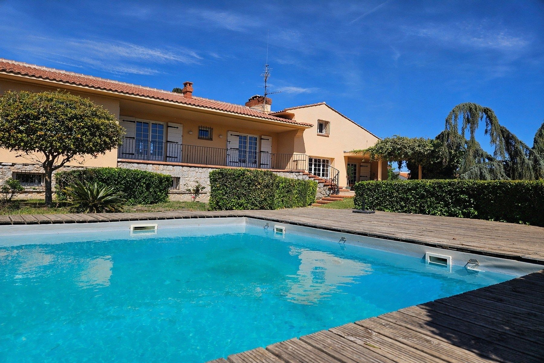 luxury house 9 Rooms for sale on TOULOUGES (66350)
