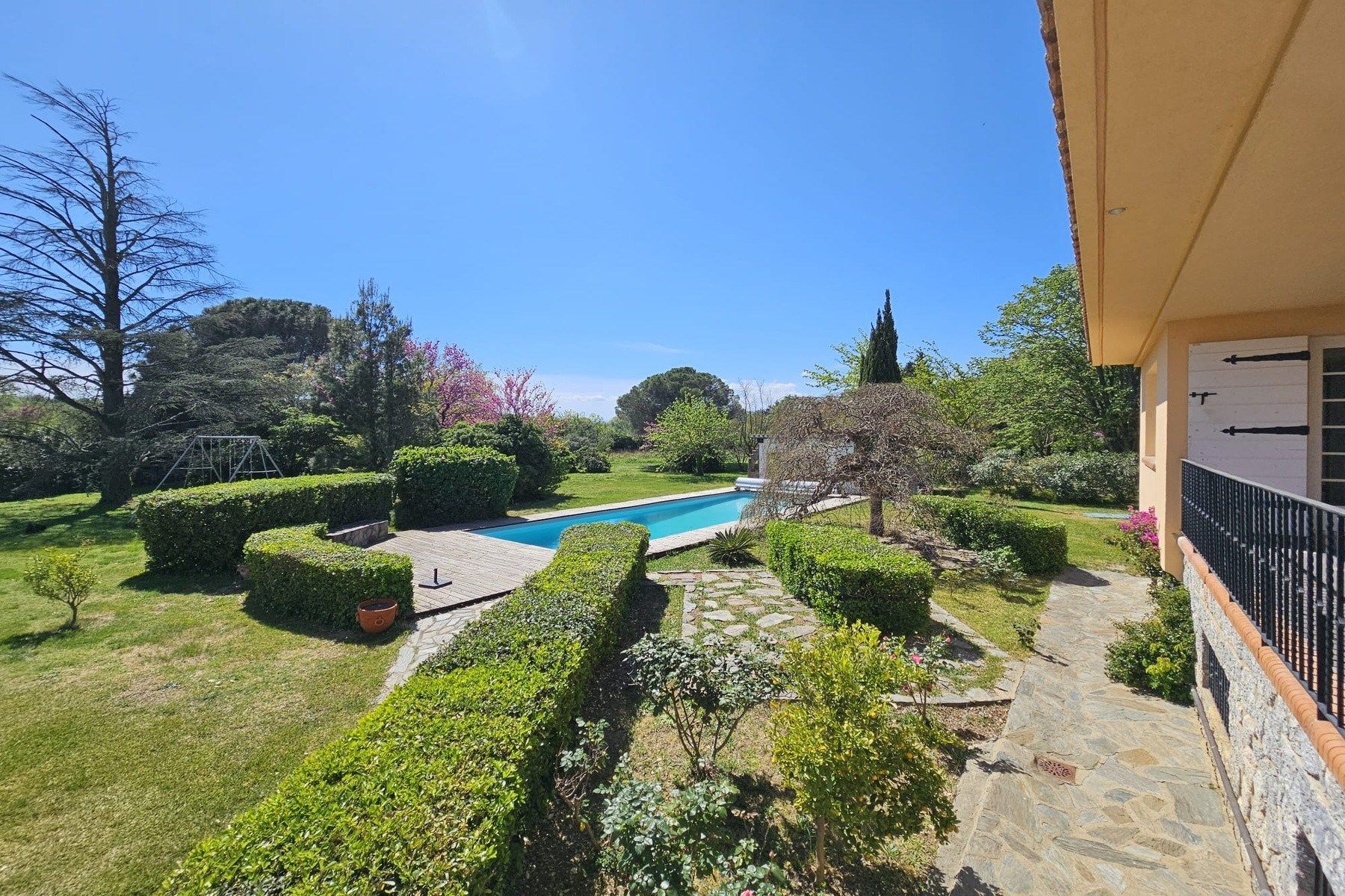 luxury house 9 Rooms for sale on TOULOUGES (66350)