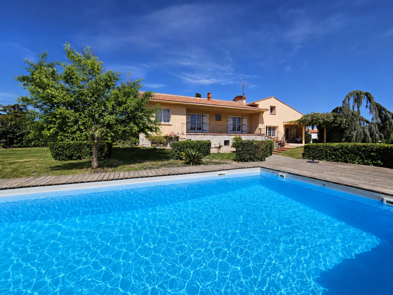luxury house 9 Rooms for sale on PERPIGNAN (66000)