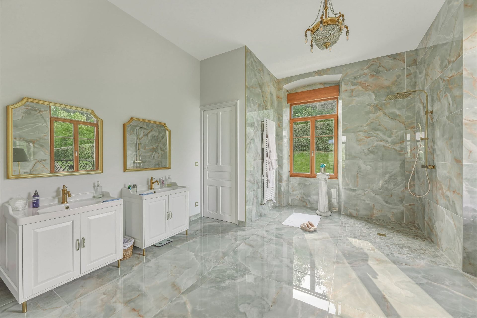luxury house 15 Rooms for sale on CLAIRVAUX LES LACS (39130)