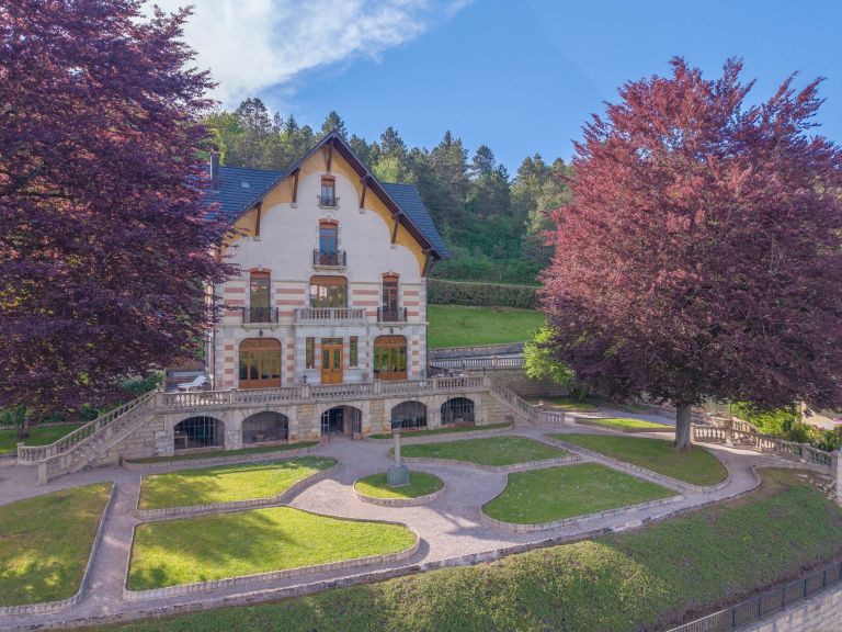 luxury house 15 Rooms for sale on CLAIRVAUX LES LACS (39130)