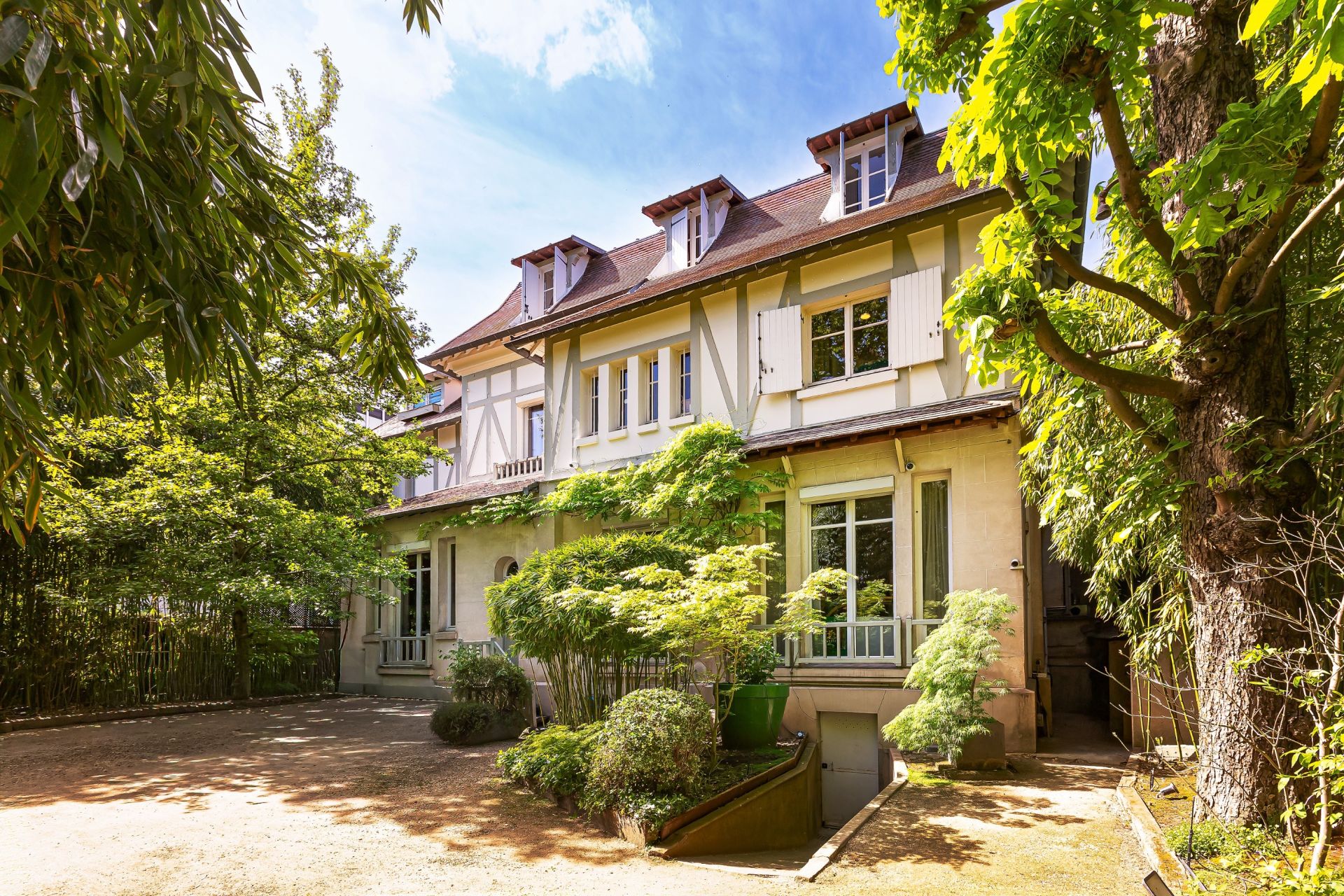 mansion (hôtel particulier) 12 Rooms for sale on BOULOGNE BILLANCOURT (92100)
