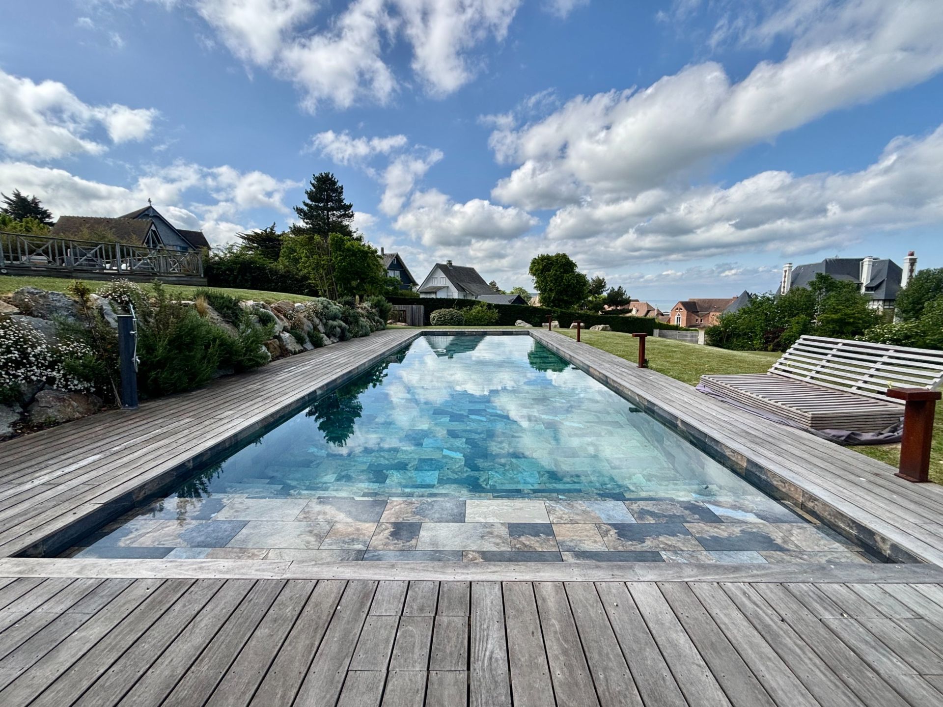 luxury house 8 Rooms for seasonal rent on BENERVILLE SUR MER (14910)