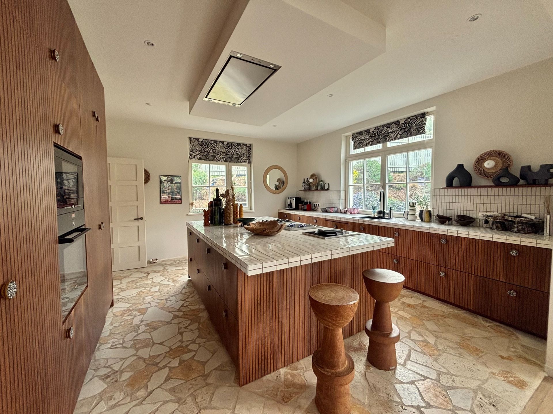 luxury house 8 Rooms for seasonal rent on BENERVILLE SUR MER (14910)