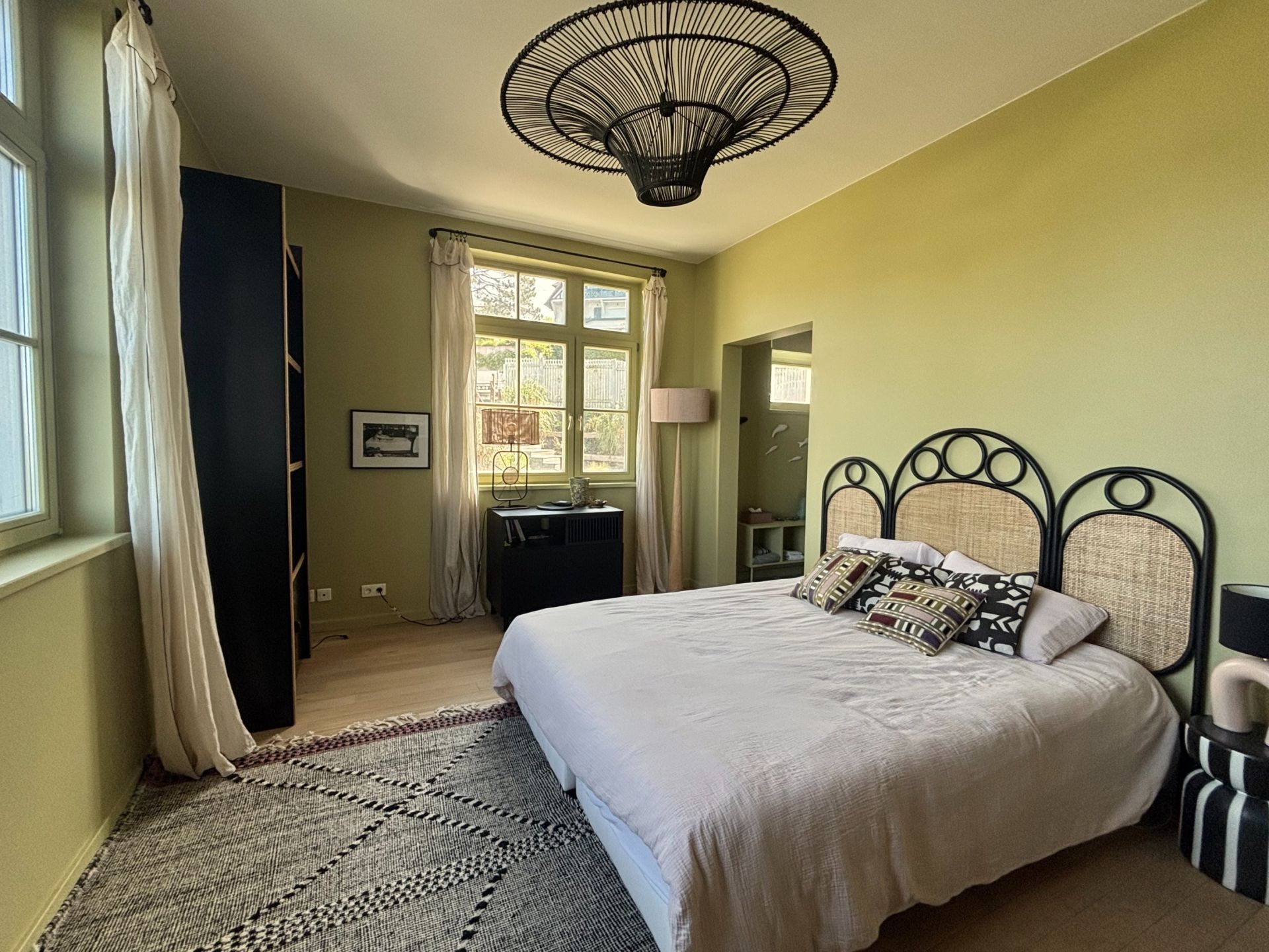 luxury house 8 Rooms for seasonal rent on BENERVILLE SUR MER (14910)