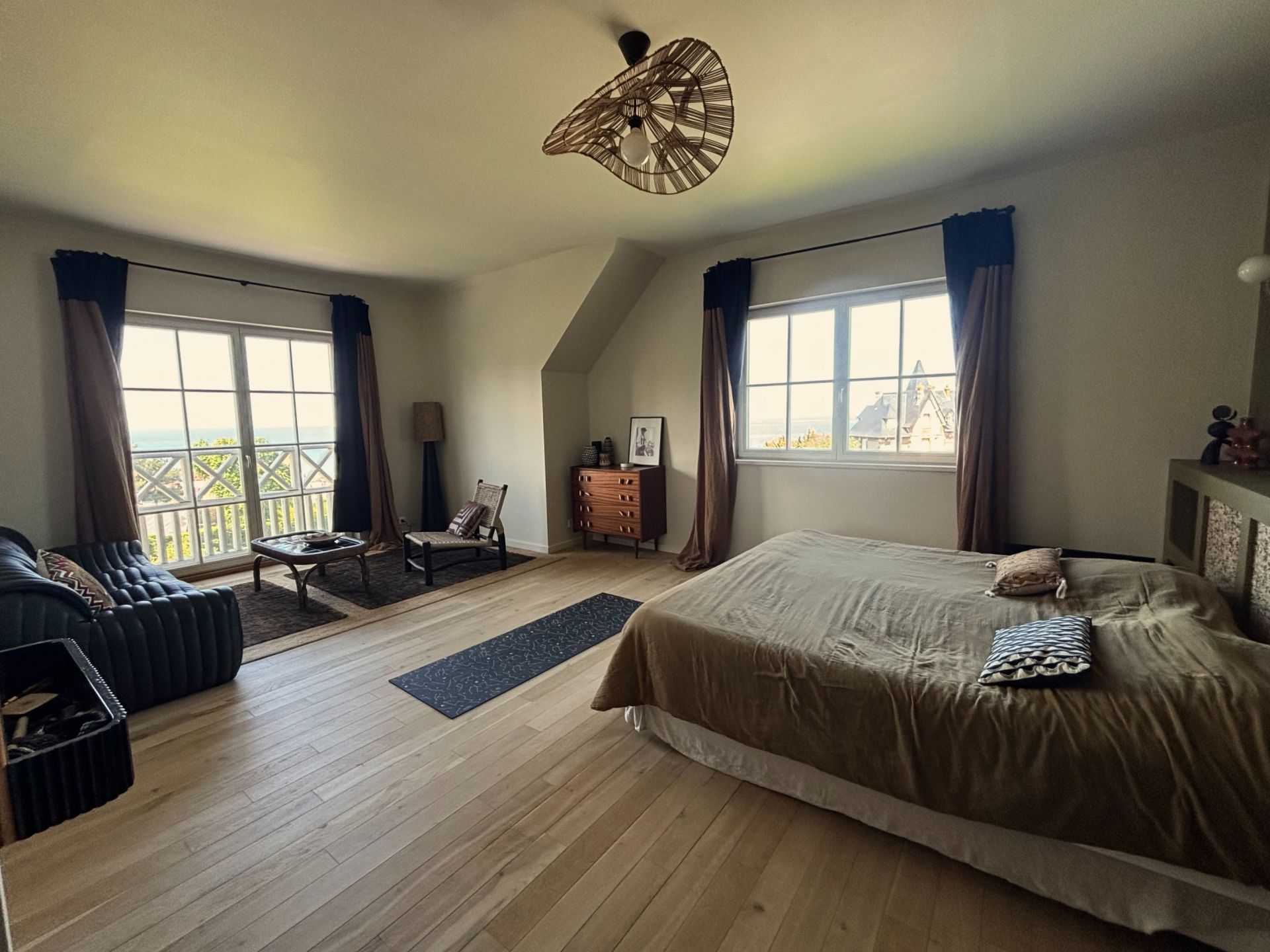 luxury house 8 Rooms for seasonal rent on BENERVILLE SUR MER (14910)