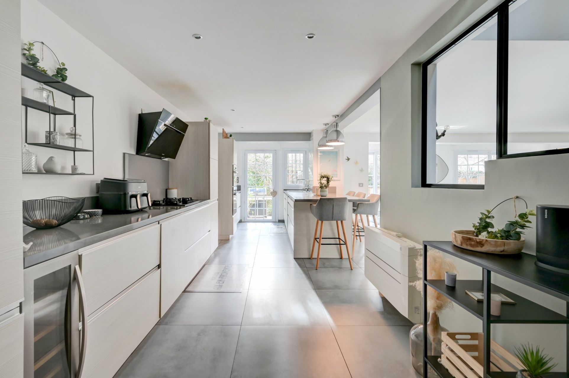 luxury house 9 Rooms for sale on AIX EN PROVENCE (13100)