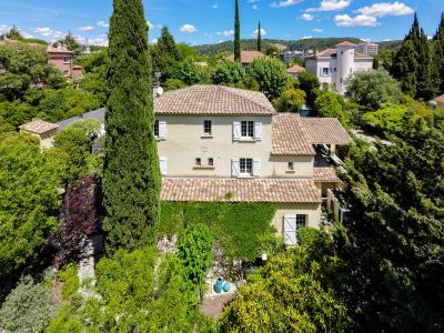 Sale Luxury house Aix-en-Provence 9&nbsp;Rooms 250&nbsp;m²