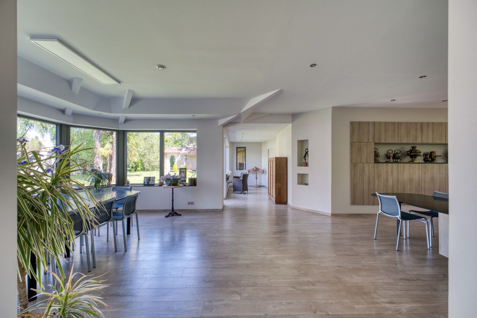 luxury house 8 Rooms for sale on LAGORD (17140)