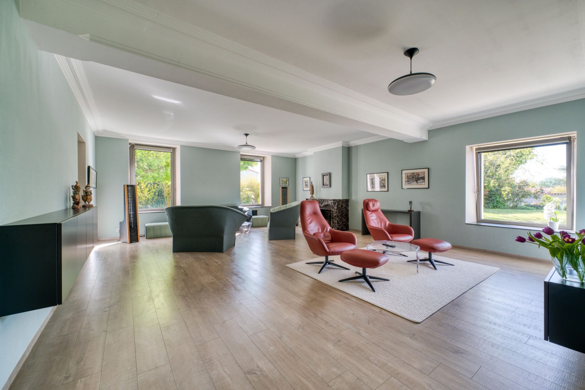 luxury house 8 Rooms for sale on LAGORD (17140)