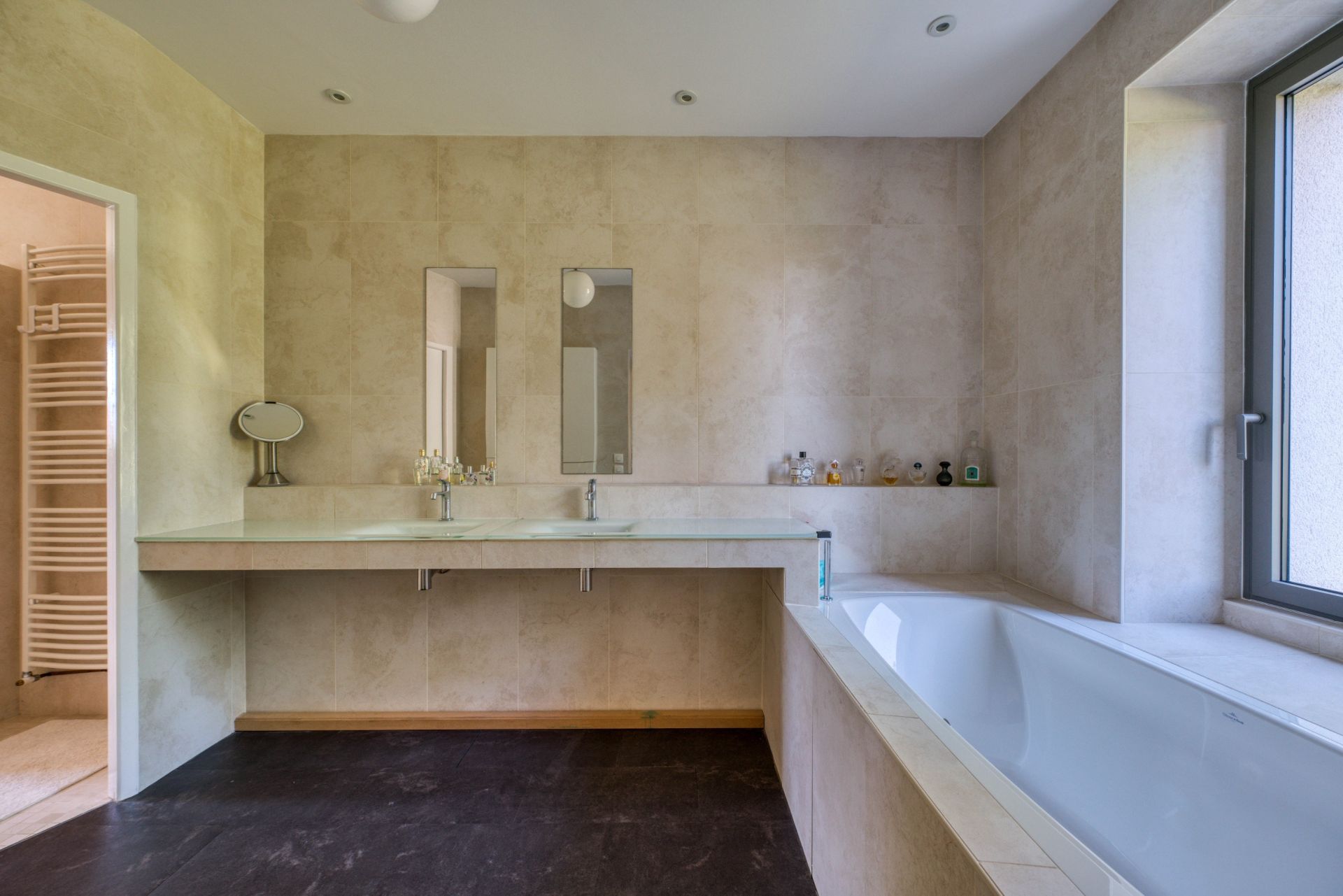 luxury house 8 Rooms for sale on LAGORD (17140)